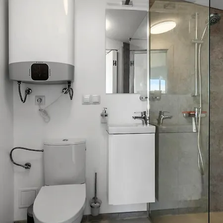 1 Bedroom Stunning In Semesterbostad *